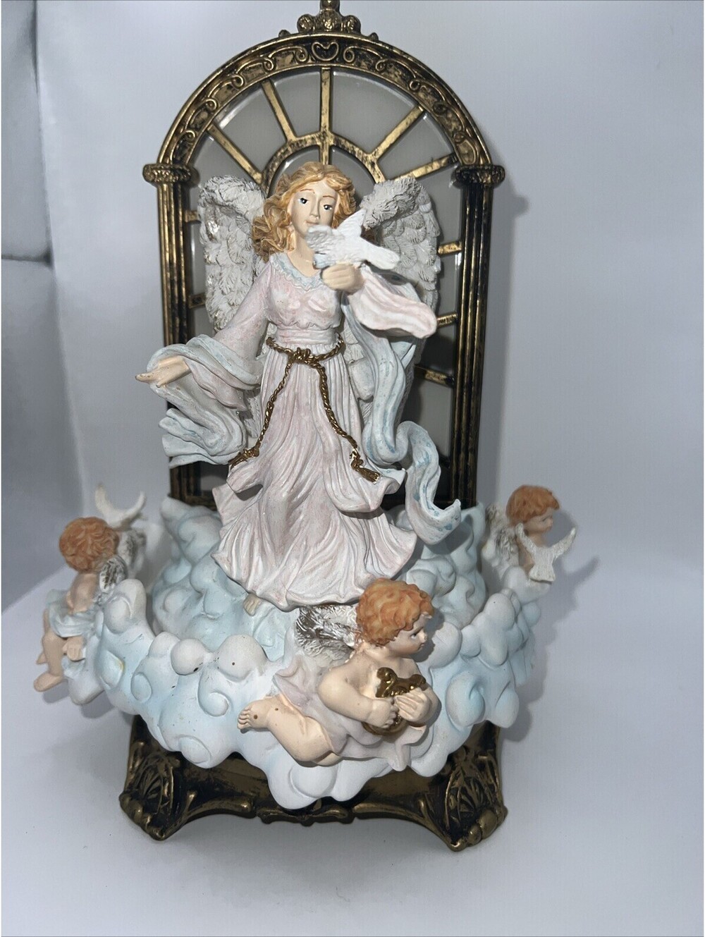 In Box 1999 Avon Divine Angel with Cherubs Light Up Music Box Caucasian A1999c